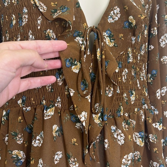 ASTR The Label - Ditsy Floral Brown Ruffle Balloon Long Sleeve Smocked Blouse M - Picture 8 of 13